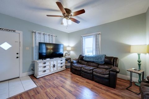Tiny photo for 516 E 15th Ave, Winfield, KS 67156 (MLS # 669266)