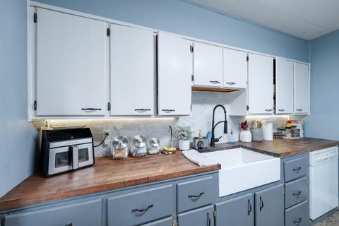 Tiny photo for 516 E 15th Ave, Winfield, KS 67156 (MLS # 669266)