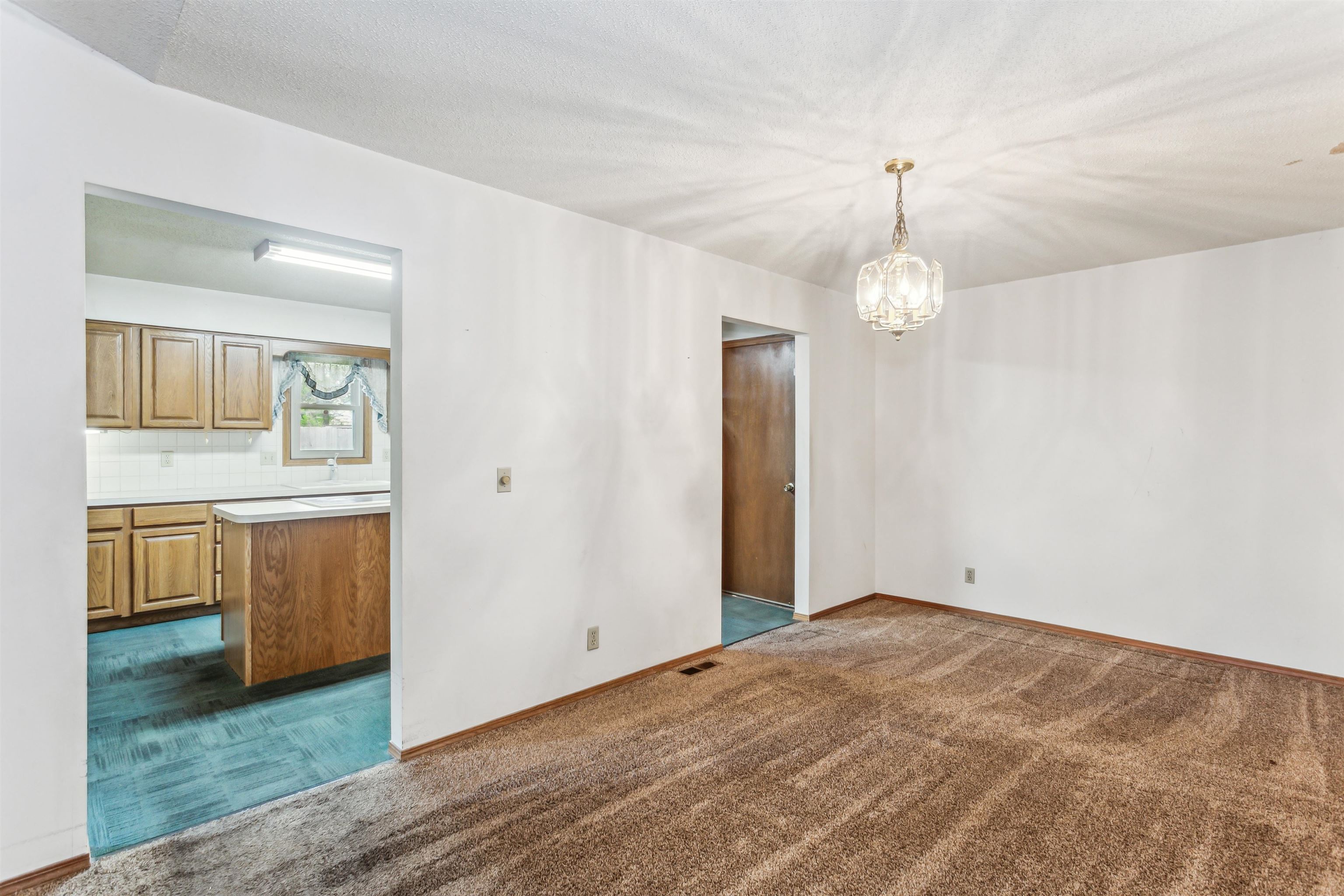 8949 E Blake Ct, Wichita, Virginia image 6