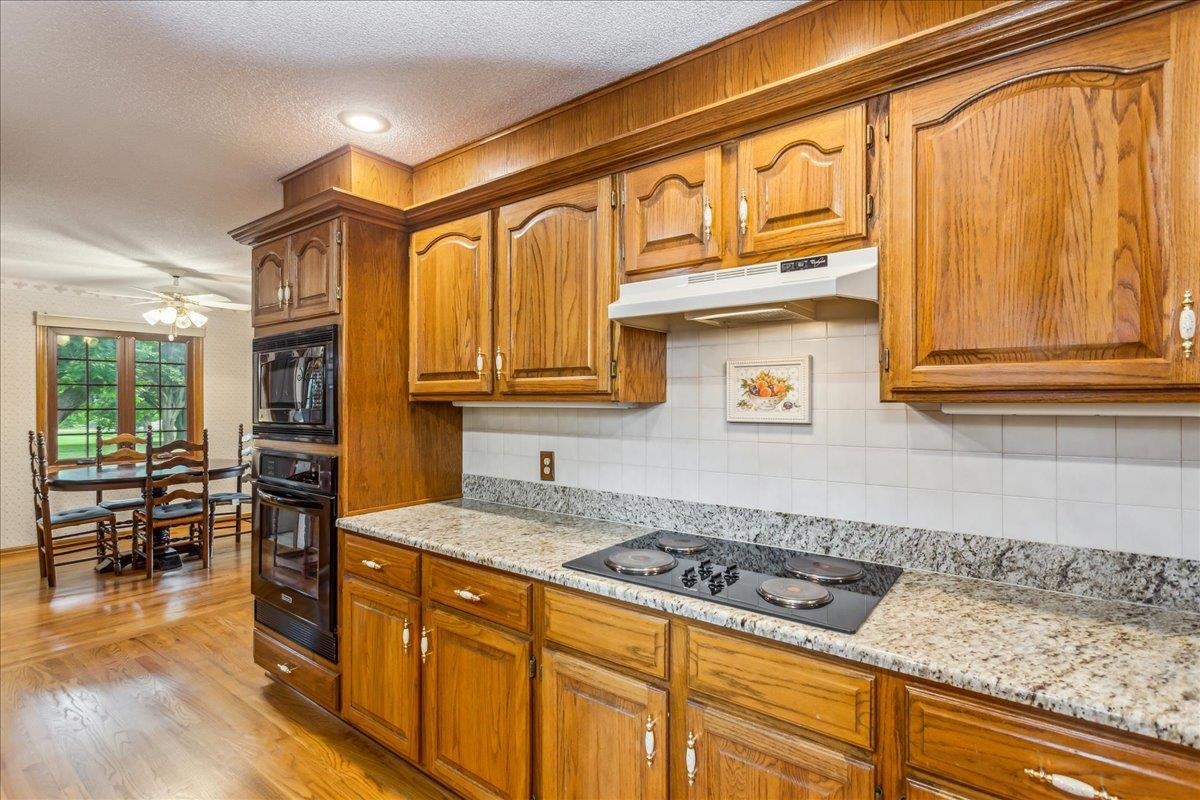 323 N Bay Country Ct, Wichita, Kansas image 12