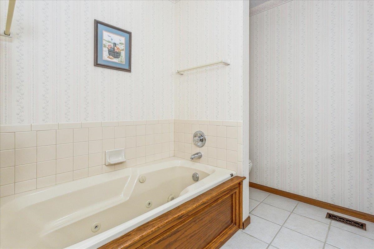 323 N Bay Country Ct, Wichita, Kansas image 21