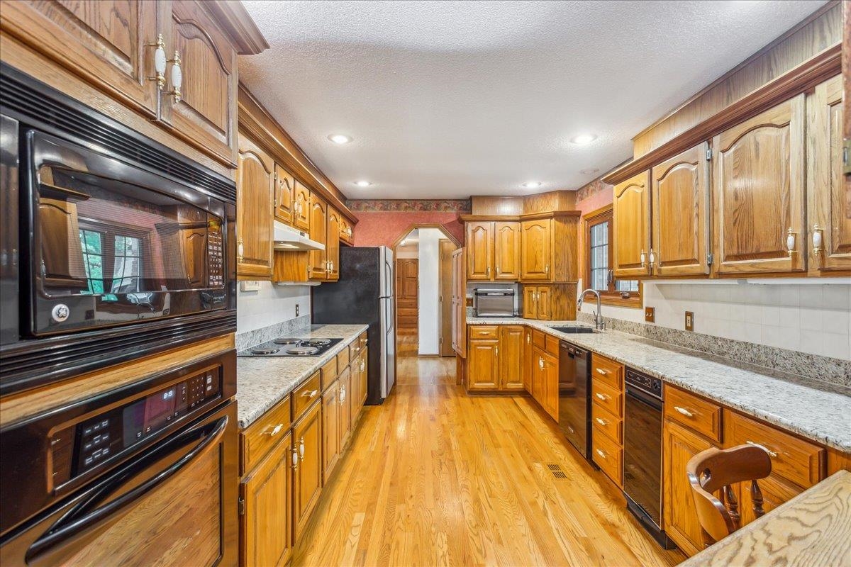 323 N Bay Country Ct, Wichita, Kansas image 9