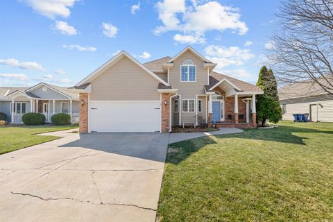 Homes For Sale - 1702 Eaglecrest Rd<br/> Salina, KS 67401