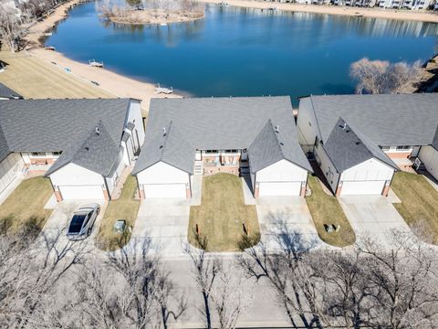 Photo of 918 N Bayshore St, Wichita, KS 67212 (MLS # 669237)