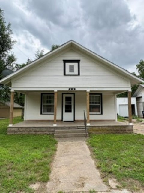 Homes For Sale - 619 W Locust Ave<br/> El Dorado, KS 67042
