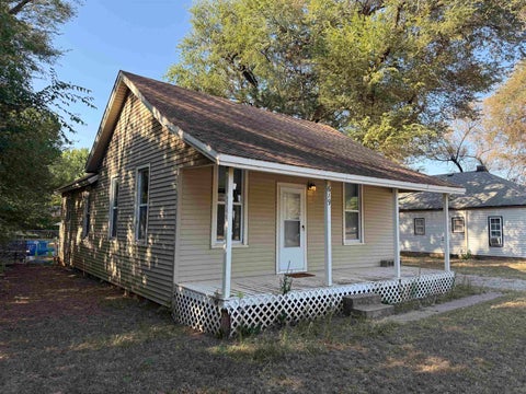 Homes For Sale - 619 E C Ave<br/> Kingman, KS 67068