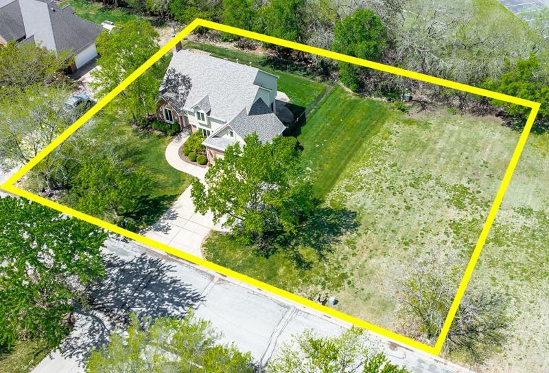 1655 S Bower Dr, Wichita, Kansas image 2