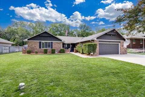 Homes For Sale - 1231 Dry Creek Dr<br/> Derby, KS 67037