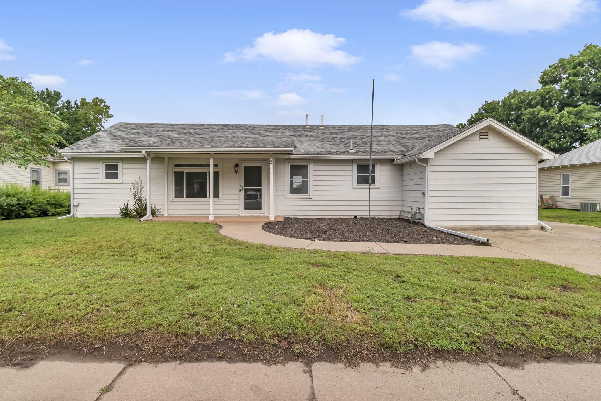 211 N Madison Ave, Sedgwick, Kansas image 1