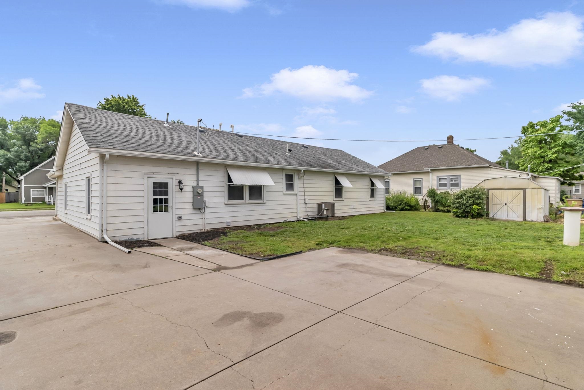211 N Madison Ave, Sedgwick, Kansas image 16