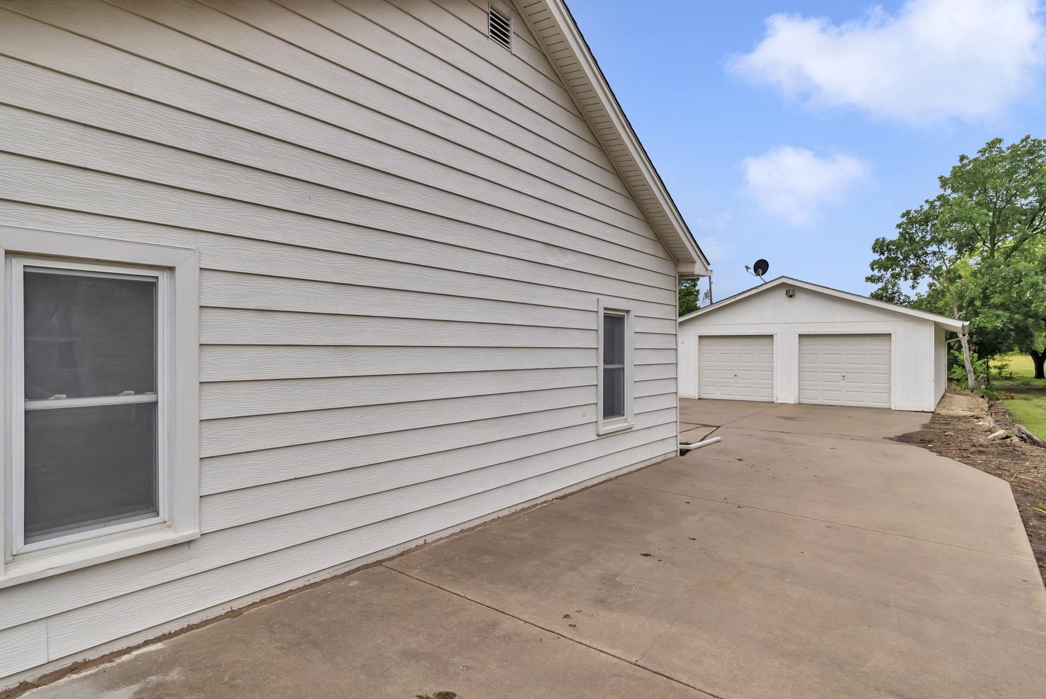 211 N Madison Ave, Sedgwick, Kansas image 17