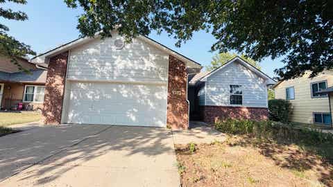 Homes For Sale - 2714 S Rianier Cir<br/> Wichita, KS 67215