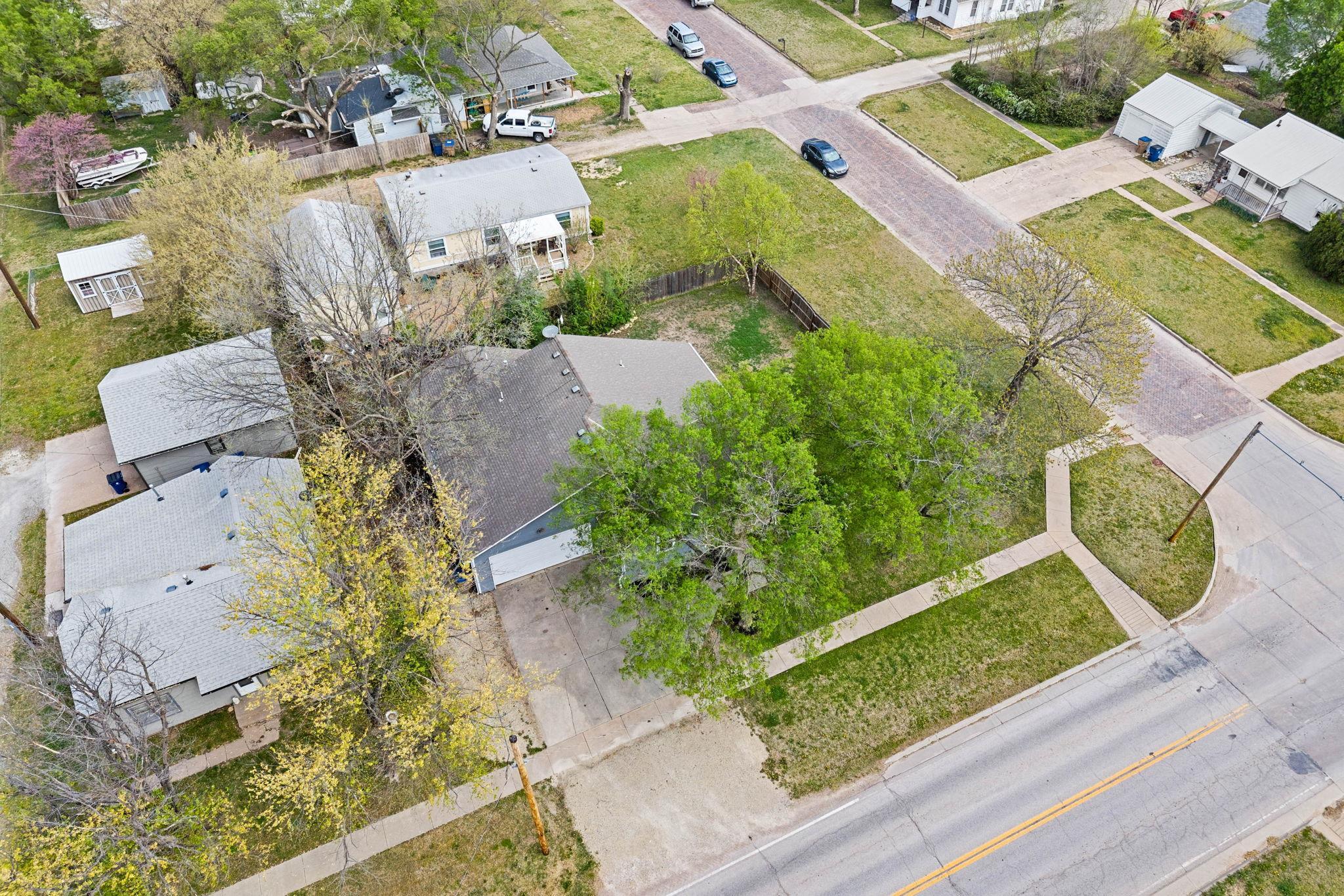 226 E 1st St, Douglass, Kansas image 25