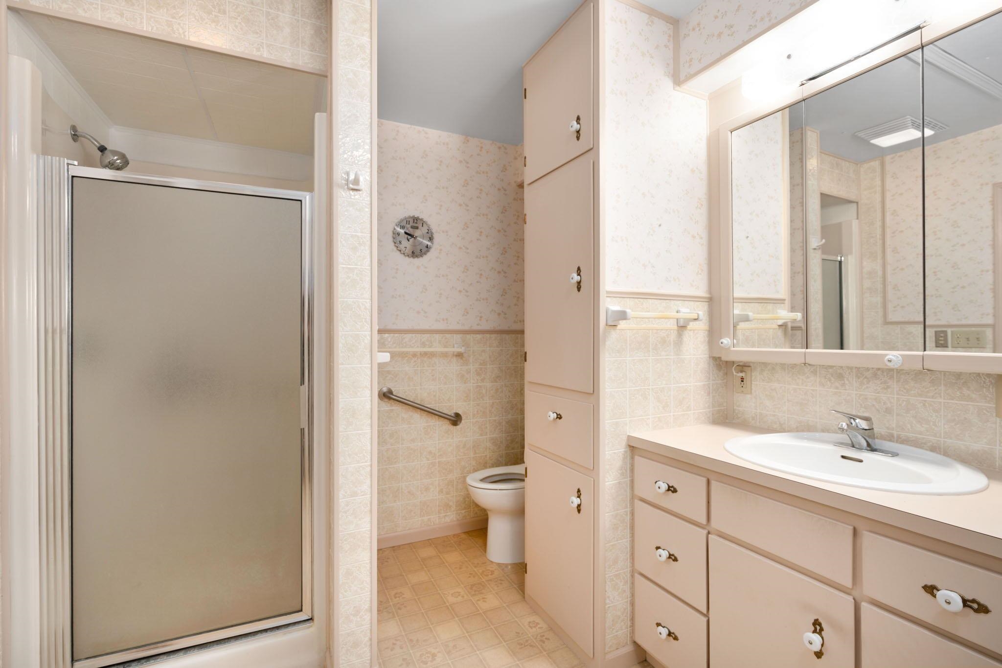 Wichita, Kansas 67216, United States, 3 Bedrooms Bedrooms, ,2 BathroomsBathrooms,Residential,Pending,67526