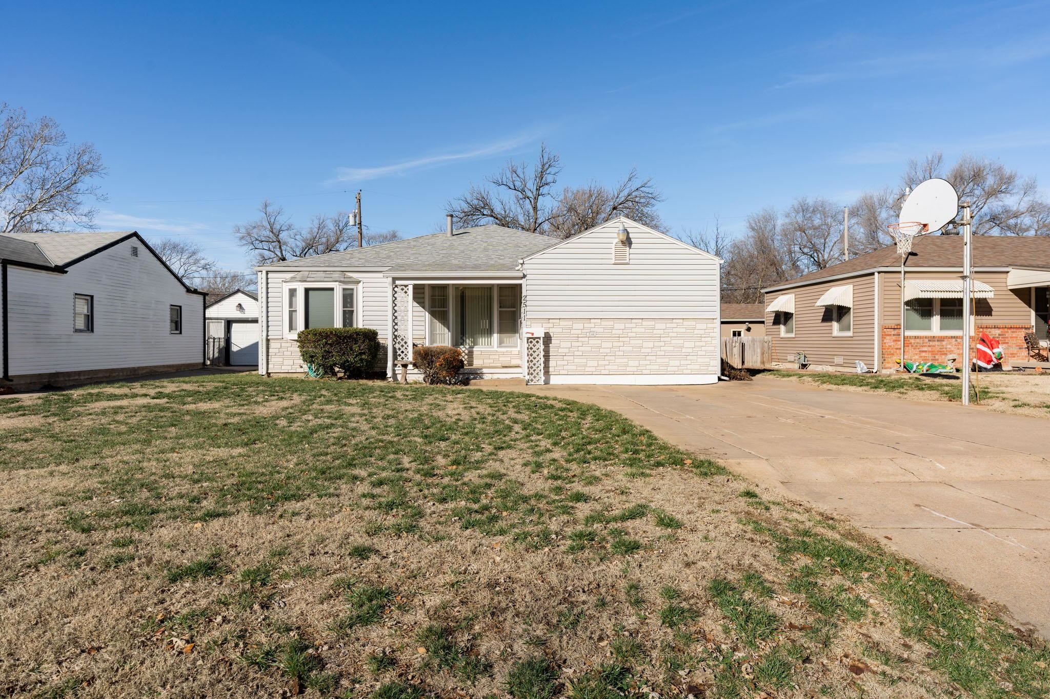 Wichita, Kansas 67216, United States, 3 Bedrooms Bedrooms, ,2 BathroomsBathrooms,Residential,Pending,67526