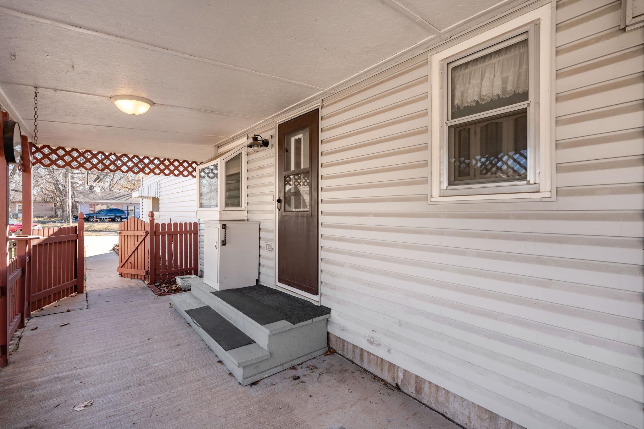 Wichita, Kansas 67216, United States, 3 Bedrooms Bedrooms, ,2 BathroomsBathrooms,Residential,Pending,67526