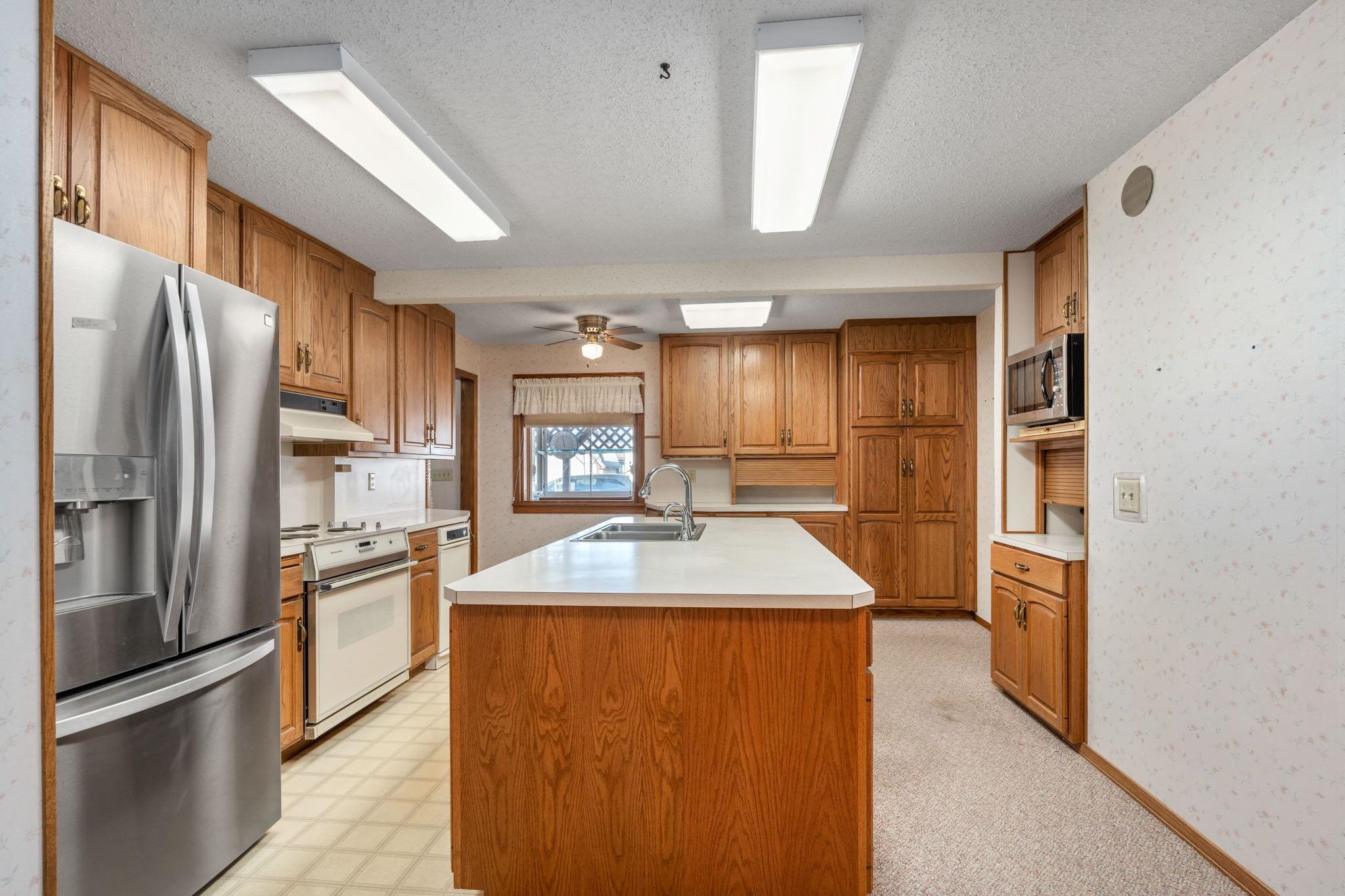 Wichita, Kansas 67216, United States, 3 Bedrooms Bedrooms, ,2 BathroomsBathrooms,Residential,Pending,67526