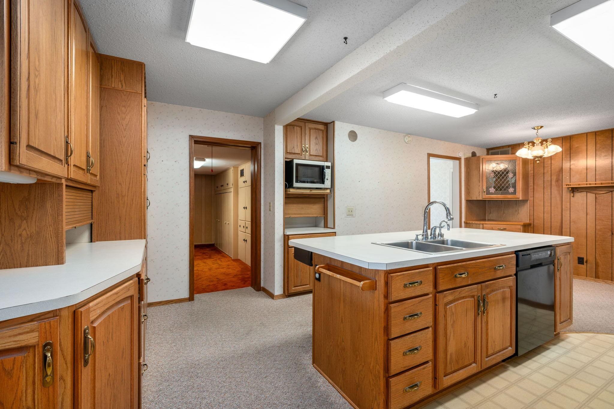 Wichita, Kansas 67216, United States, 3 Bedrooms Bedrooms, ,2 BathroomsBathrooms,Residential,Pending,67526