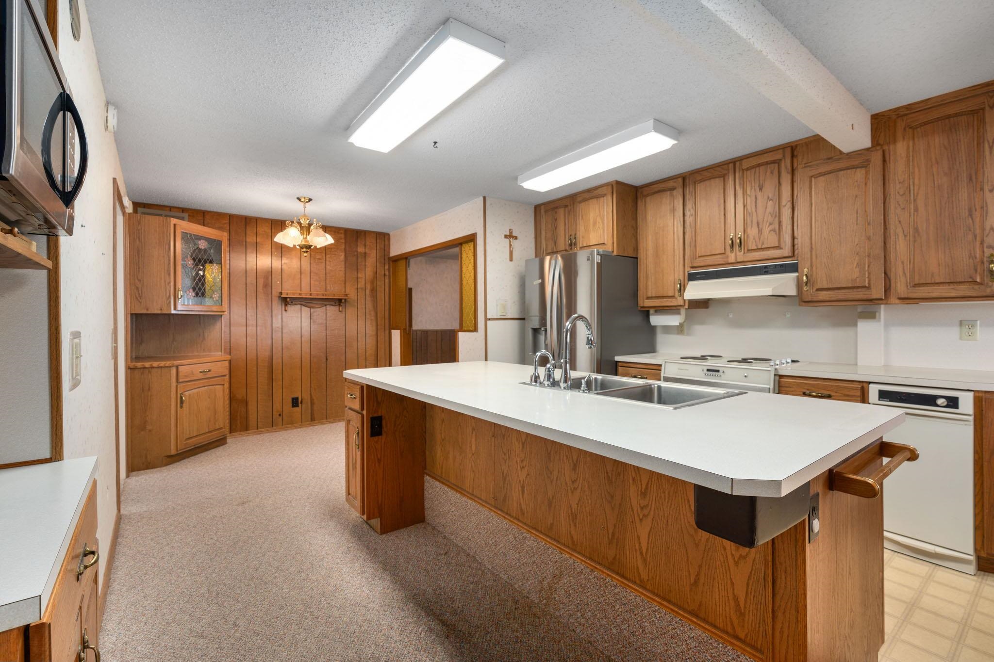 Wichita, Kansas 67216, United States, 3 Bedrooms Bedrooms, ,2 BathroomsBathrooms,Residential,Pending,67526