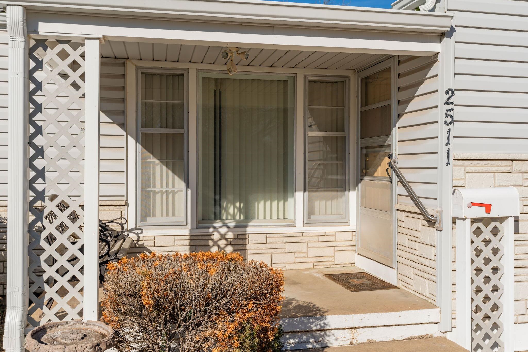 Wichita, Kansas 67216, United States, 3 Bedrooms Bedrooms, ,2 BathroomsBathrooms,Residential,Pending,67526