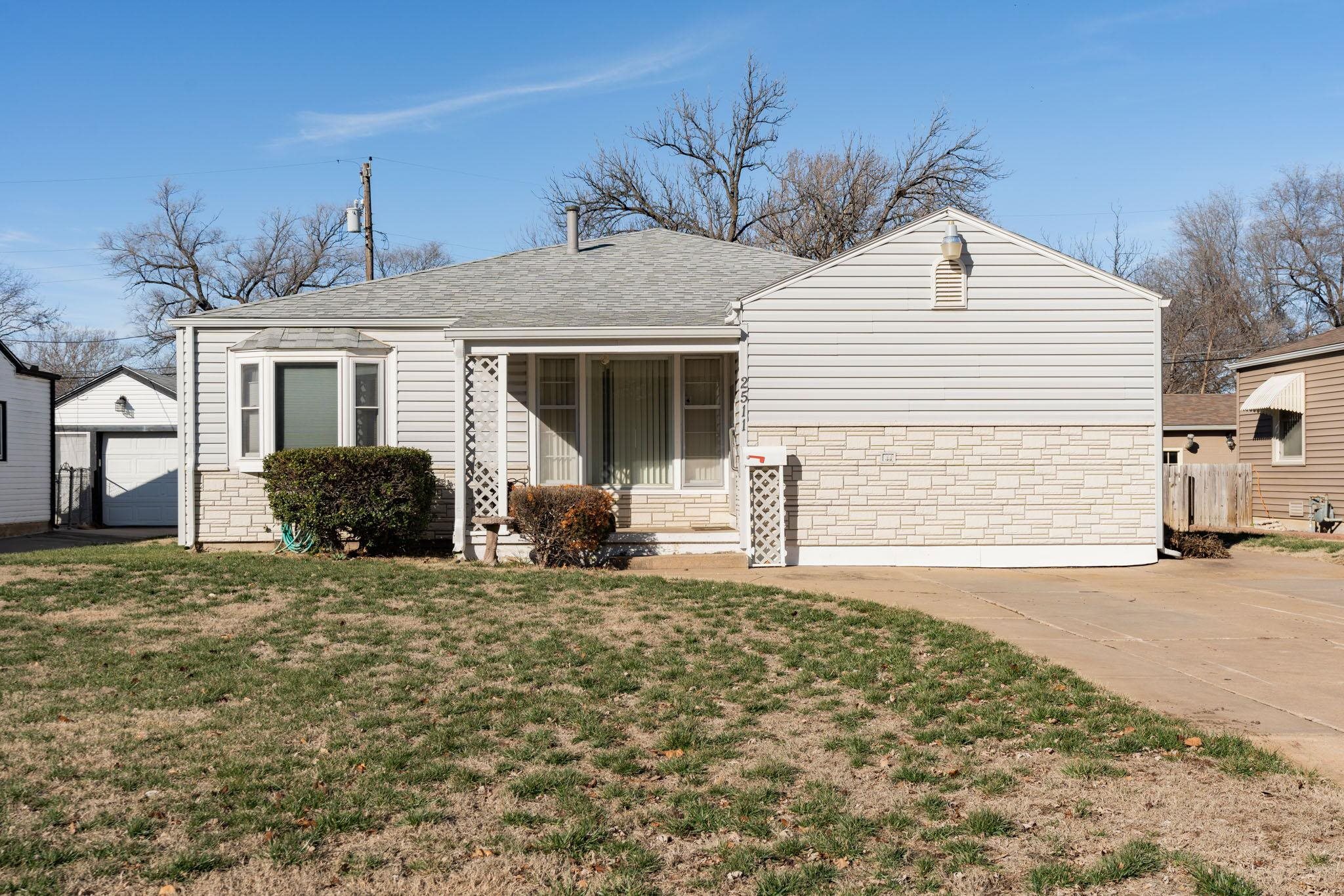 Wichita, Kansas 67216, United States, 3 Bedrooms Bedrooms, ,2 BathroomsBathrooms,Residential,Pending,67526