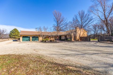 Townhouse For Sale - 2282 Camp Rd<br/> Solomon, KS 67480