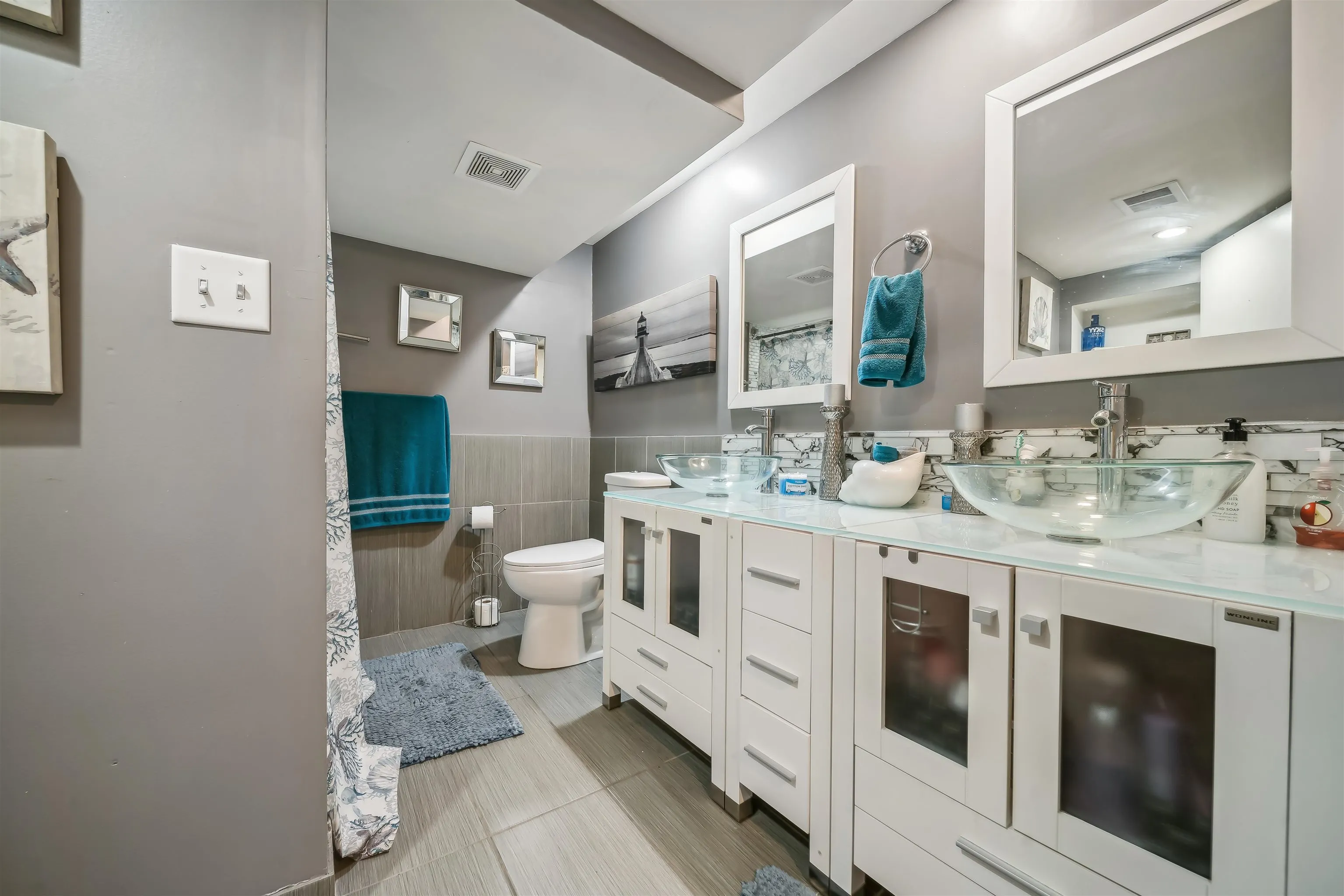 Wichita, Kansas 67207, United States, 3 Bedrooms Bedrooms, ,4 BathroomsBathrooms,Residential,Pending,44641