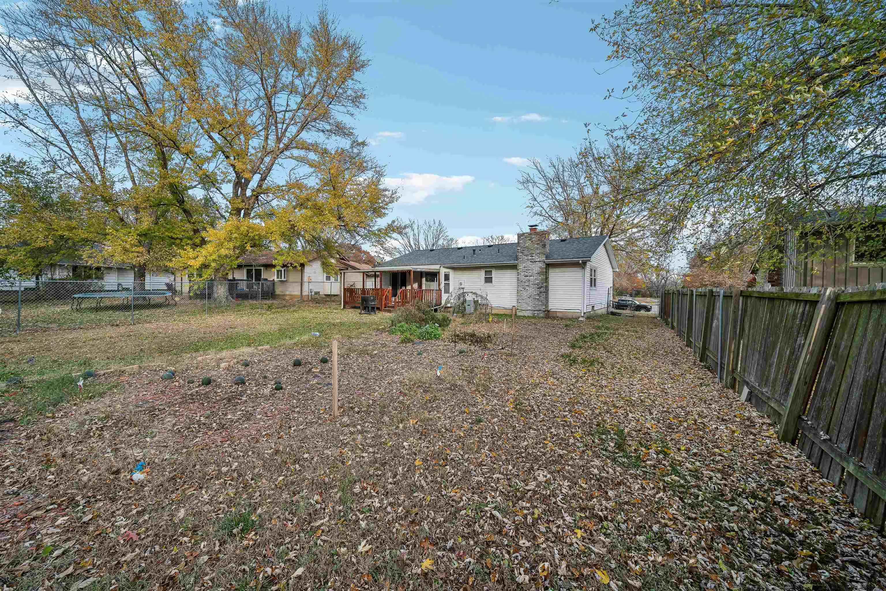 Wichita, Kansas 67207, United States, 3 Bedrooms Bedrooms, ,4 BathroomsBathrooms,Residential,Pending,44641