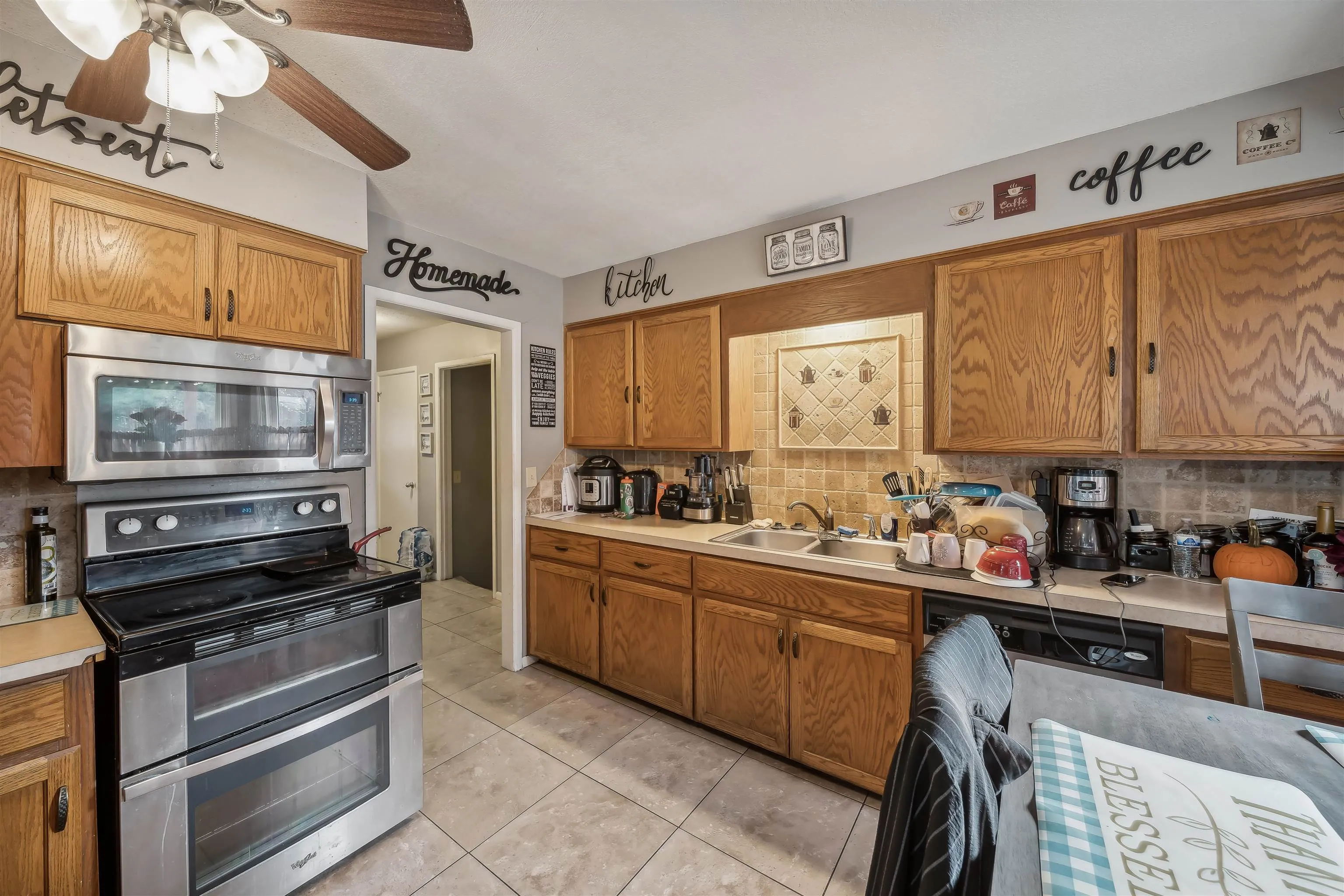 Wichita, Kansas 67207, United States, 3 Bedrooms Bedrooms, ,4 BathroomsBathrooms,Residential,Pending,44641