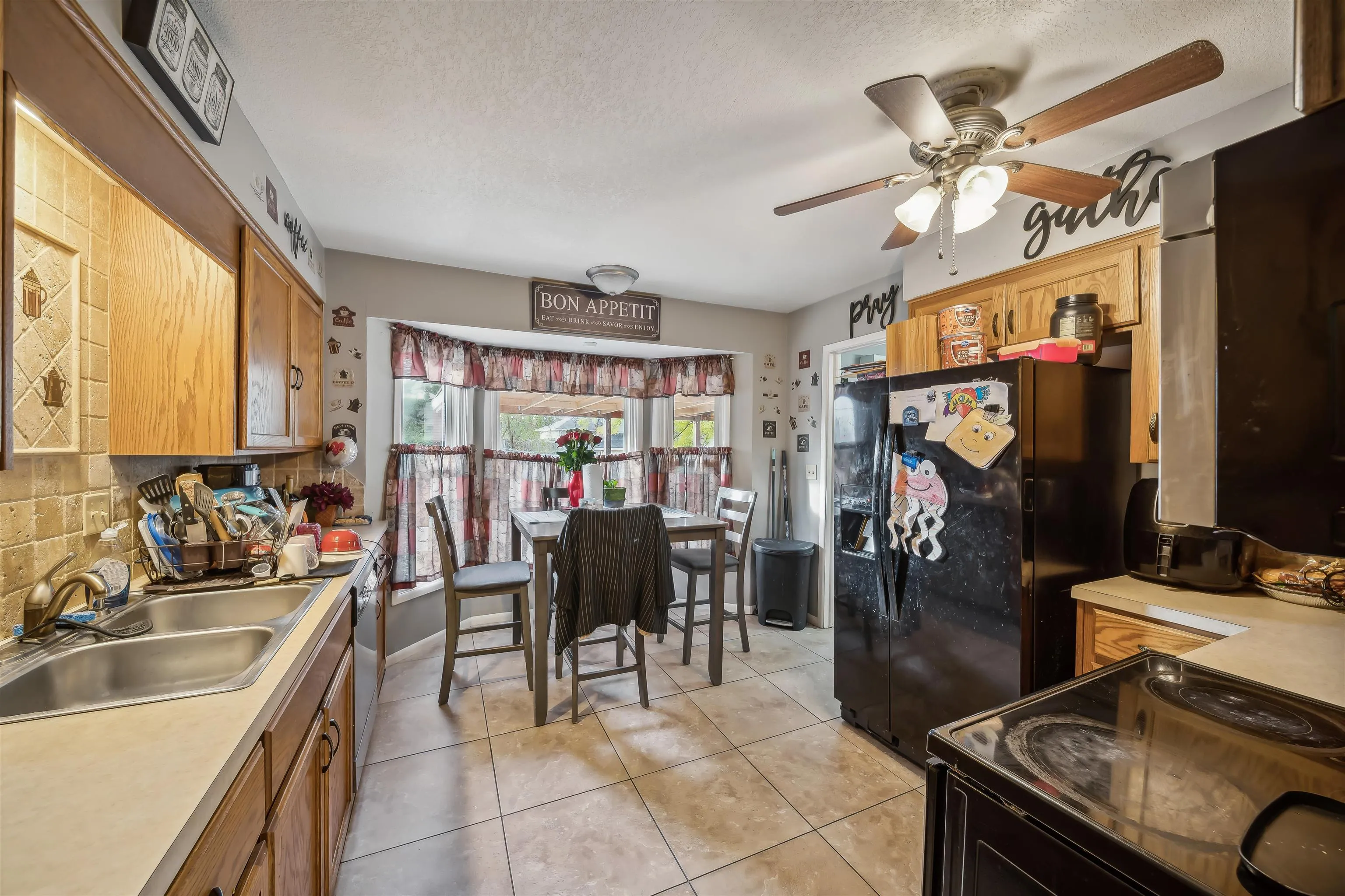 Wichita, Kansas 67207, United States, 3 Bedrooms Bedrooms, ,4 BathroomsBathrooms,Residential,Pending,44641