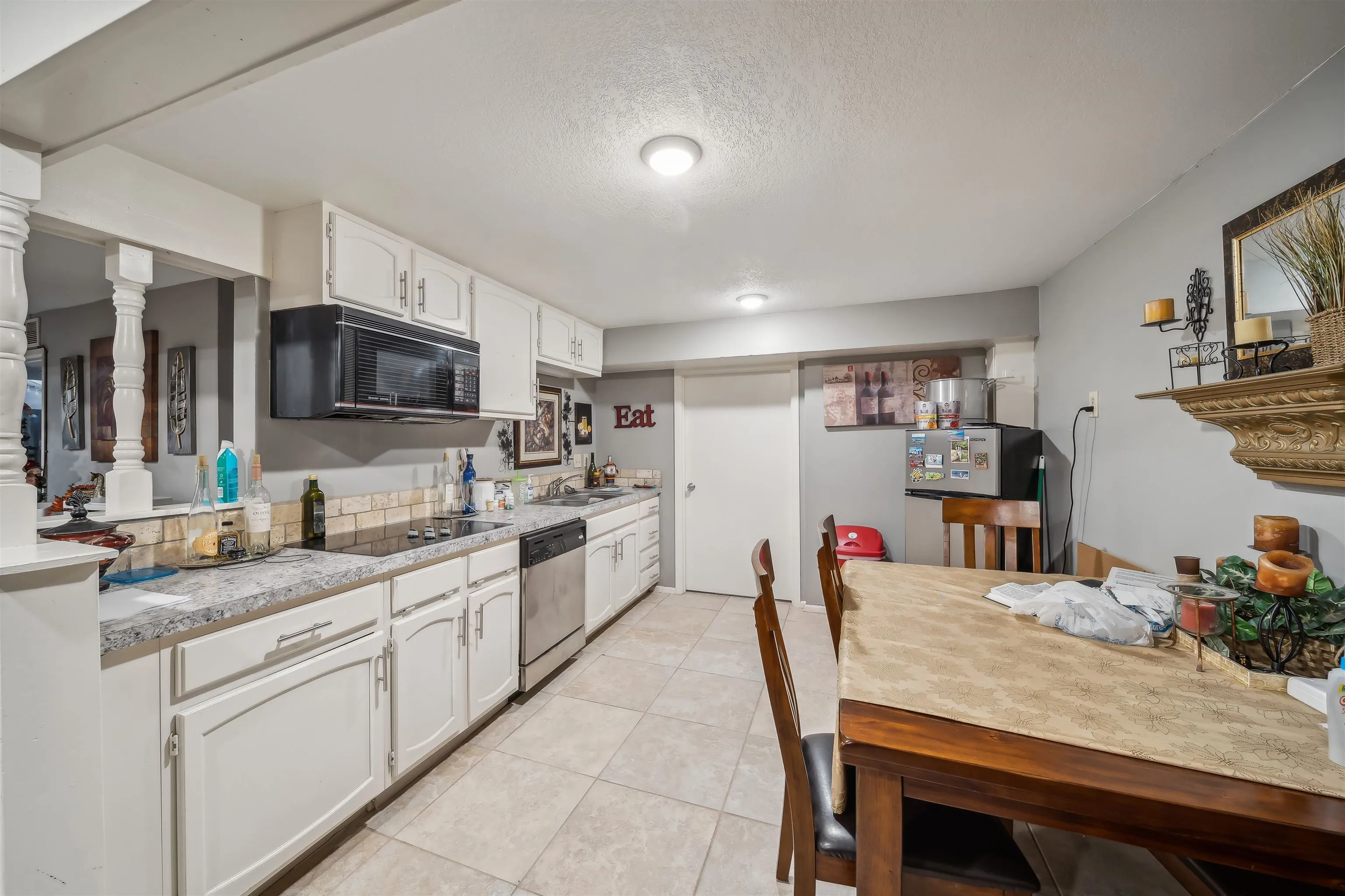 Wichita, Kansas 67207, United States, 3 Bedrooms Bedrooms, ,4 BathroomsBathrooms,Residential,Pending,44641