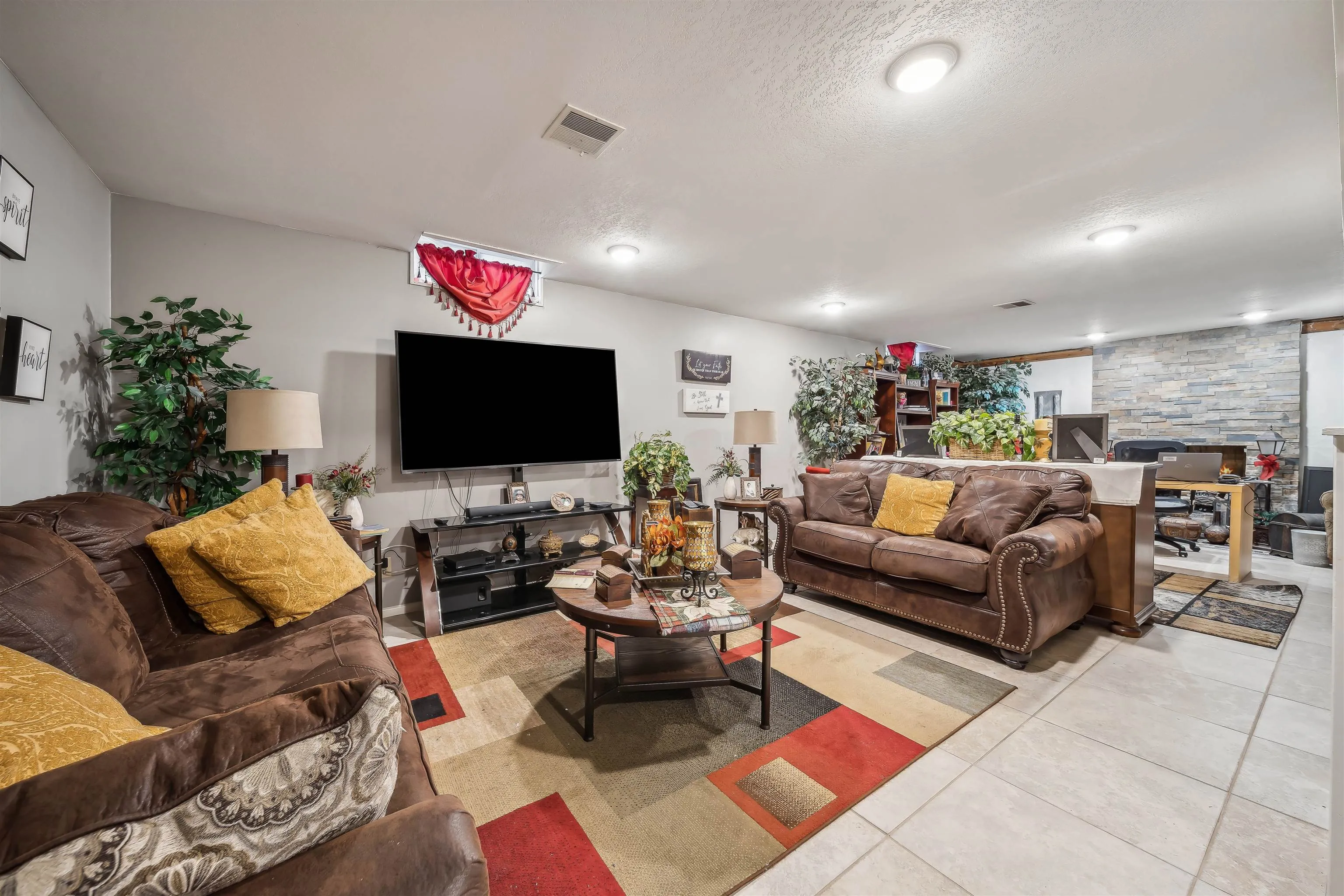 Wichita, Kansas 67207, United States, 3 Bedrooms Bedrooms, ,4 BathroomsBathrooms,Residential,Pending,44641