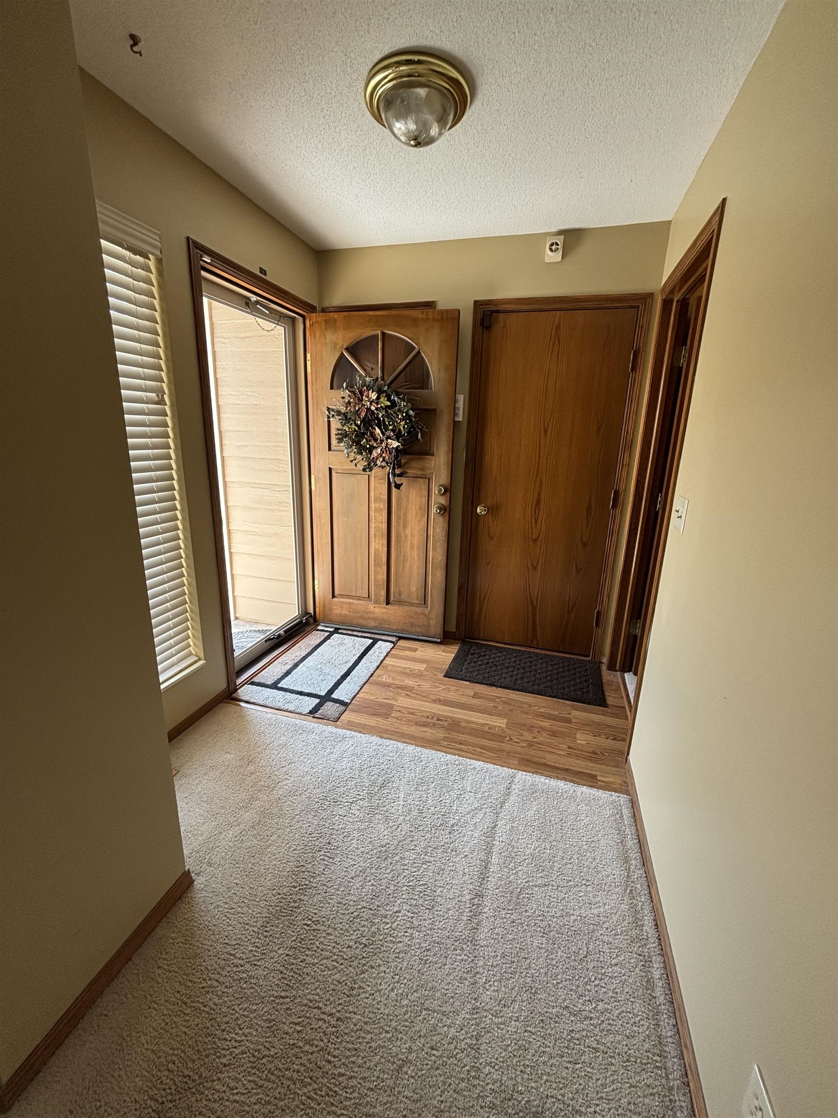 8712 E Parkmont Dr, Wichita, Kansas image 2