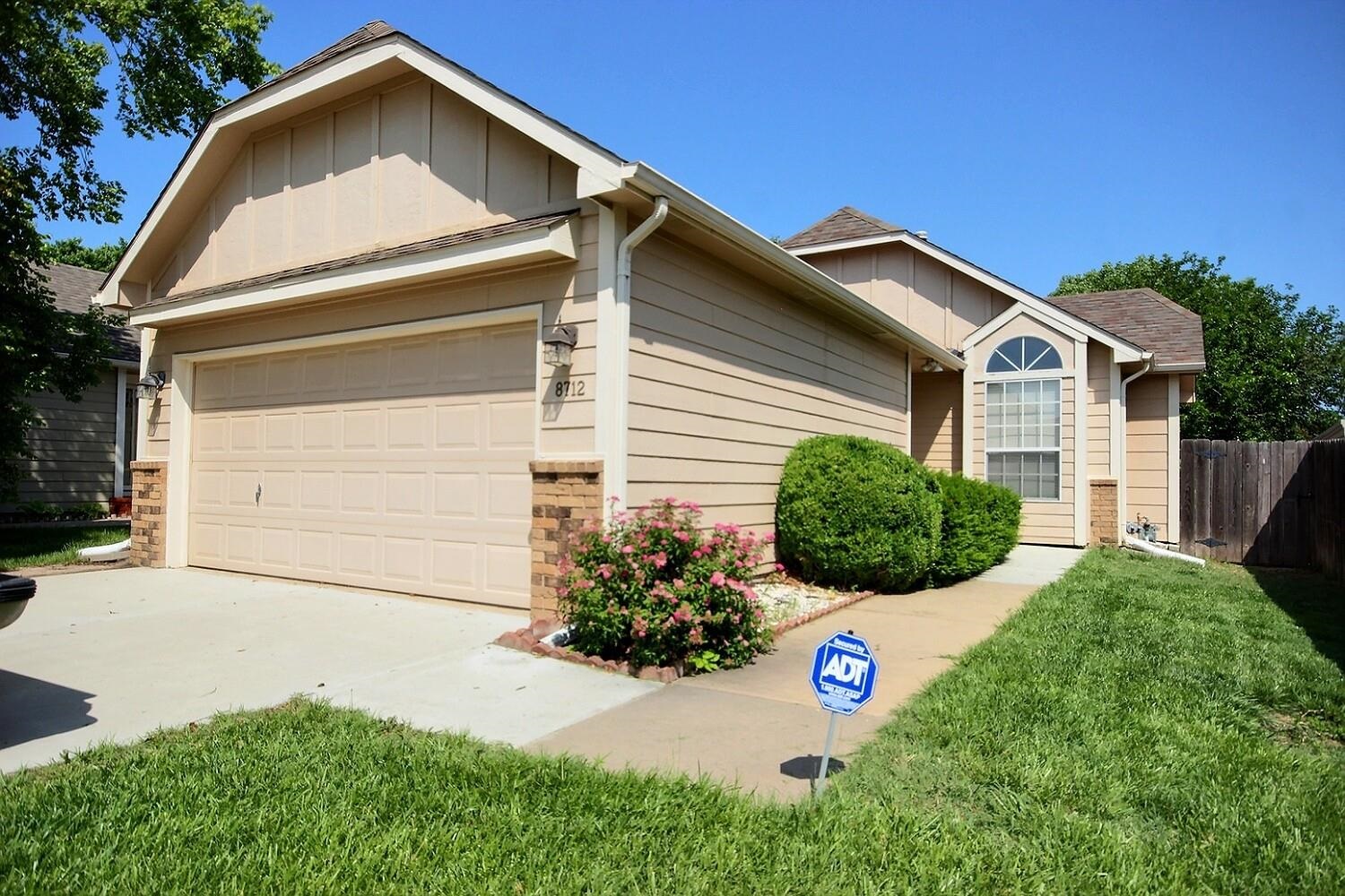 8712 E Parkmont Dr, Wichita, Kansas image 1