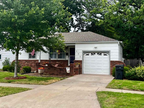 Homes For Sale - 625 Grandview Ave<br/> Newton, KS 67114