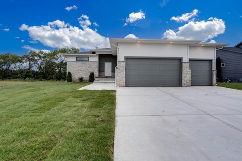 Homes For Sale - 9010 E 33rd Cir S Cir<br/> Sedgwick County, Wichita, KS 67210