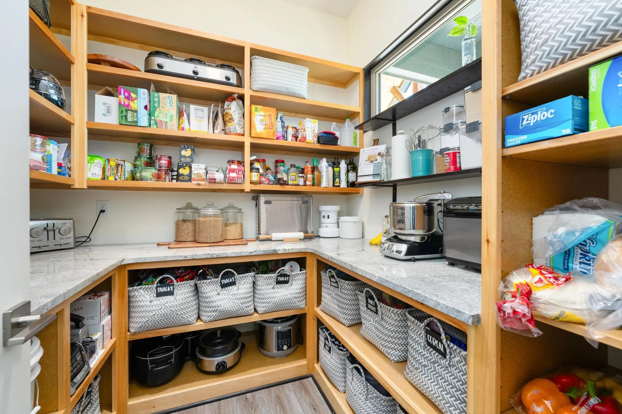 Derby, Kansas 67037, United States, 5 Bedrooms Bedrooms, ,3 BathroomsBathrooms,Residential,Pending,53773