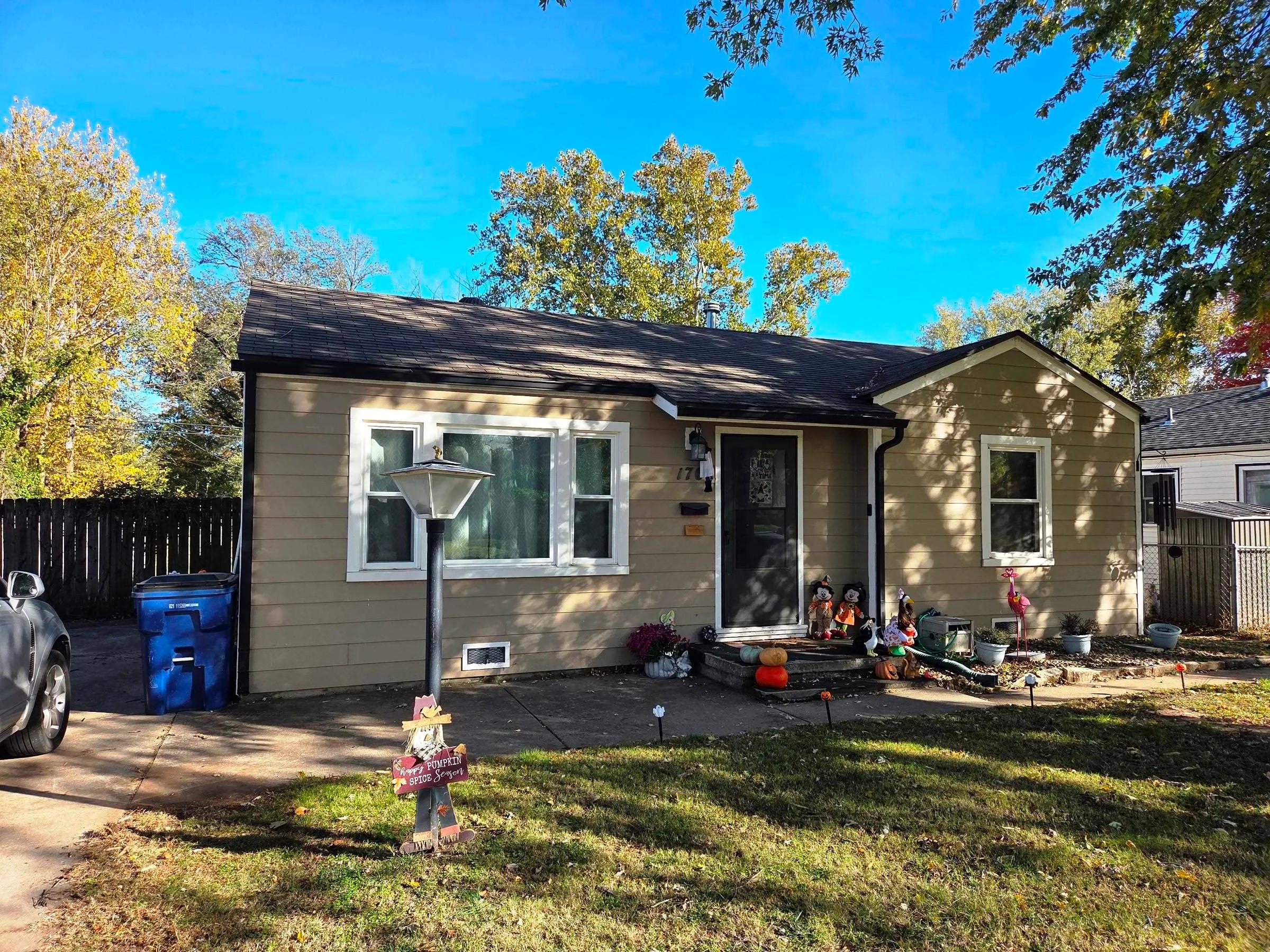 Wichita, Kansas 67203, United States, 2 Bedrooms Bedrooms, ,1 BathroomBathrooms,Residential,Active,241334