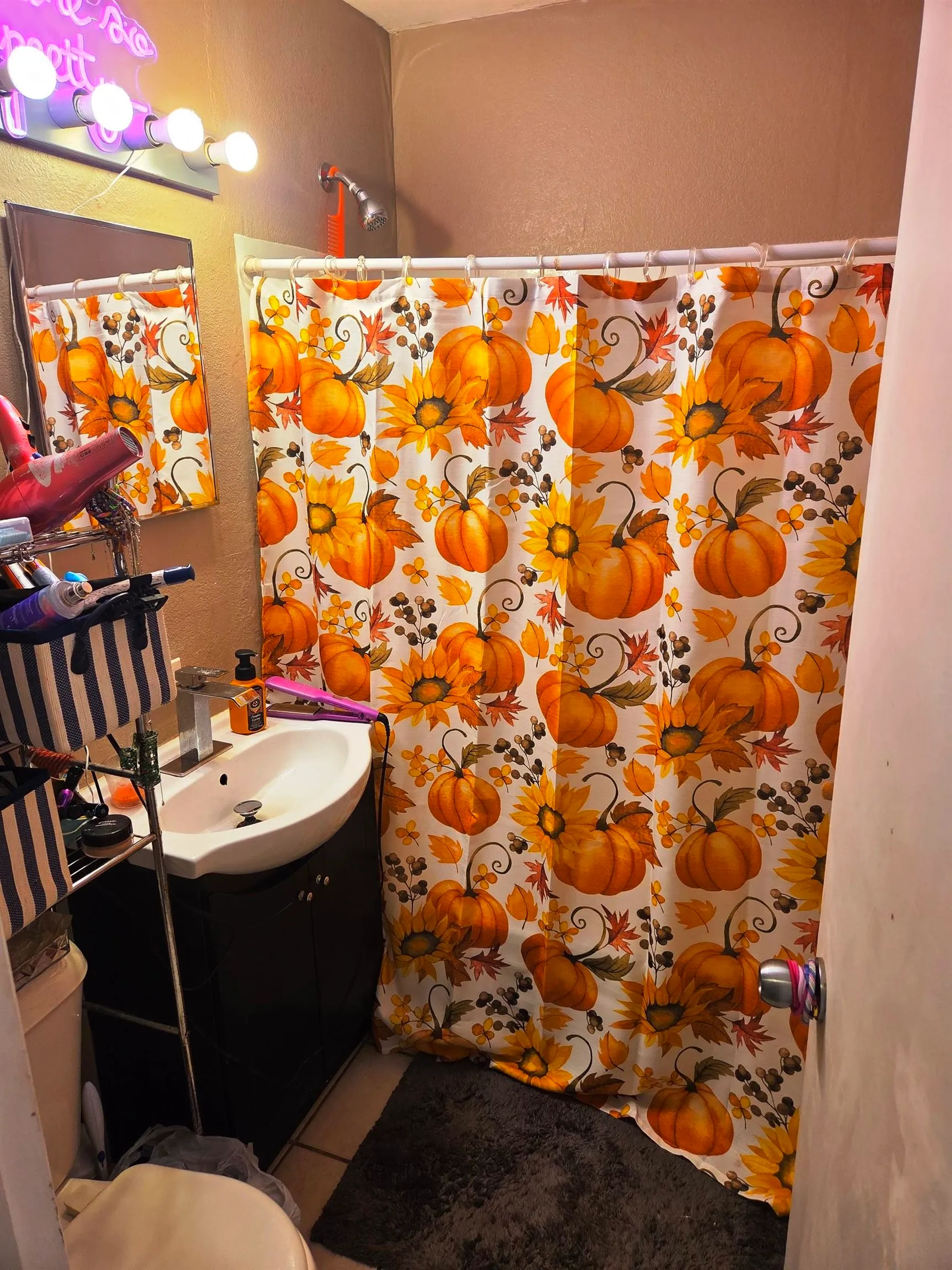 Wichita, Kansas 67203, United States, 2 Bedrooms Bedrooms, ,1 BathroomBathrooms,Residential,Active,241334