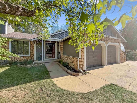 Photo of 249 N Willo esque Ct, Wichita, KS 67212 (MLS # 680500)