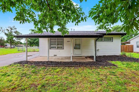 Homes For Sale - 806 N Arapaho Ave<br/> Wichita, KS 67212