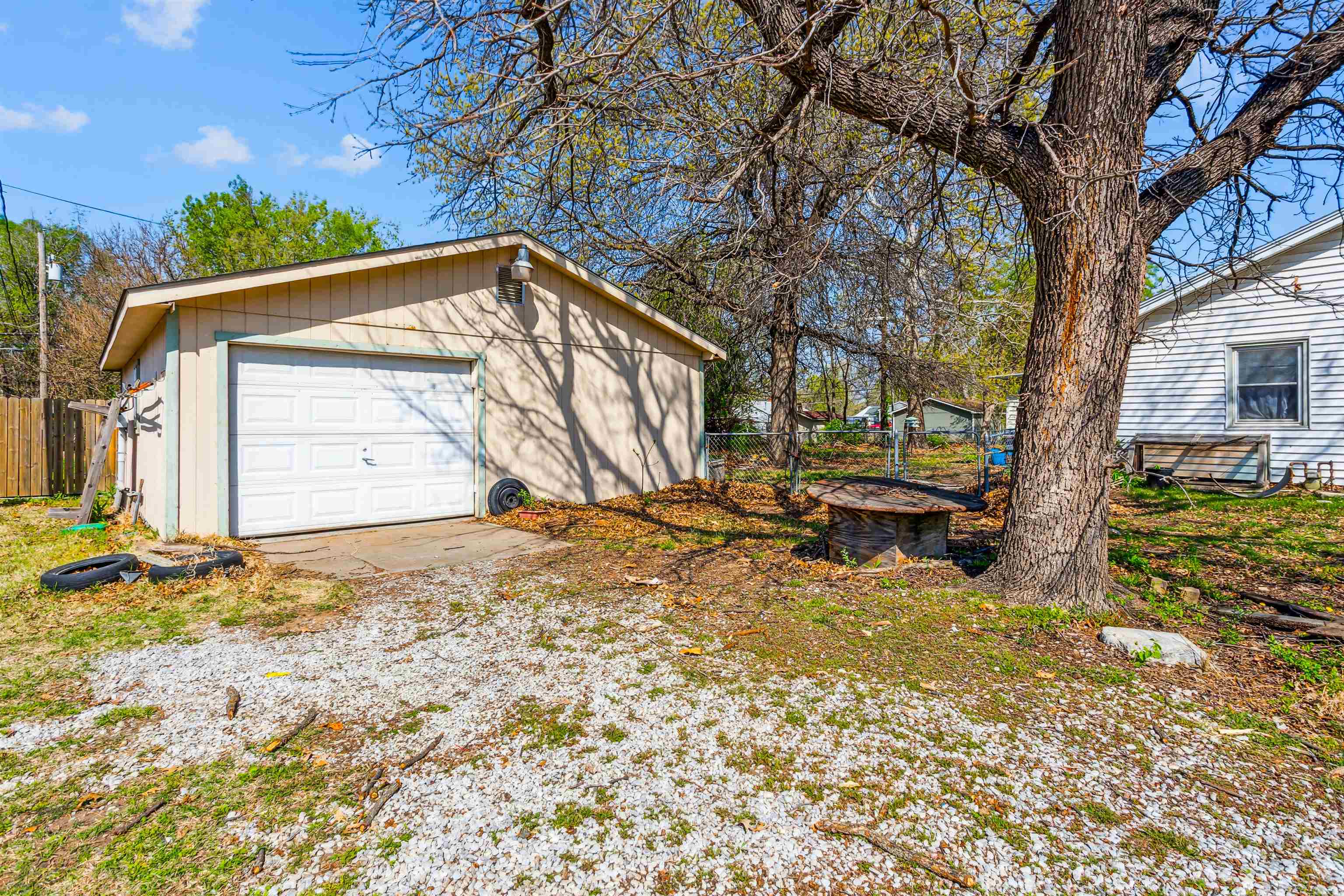 2643 N Meridan Ave, Wichita, Kansas image 3