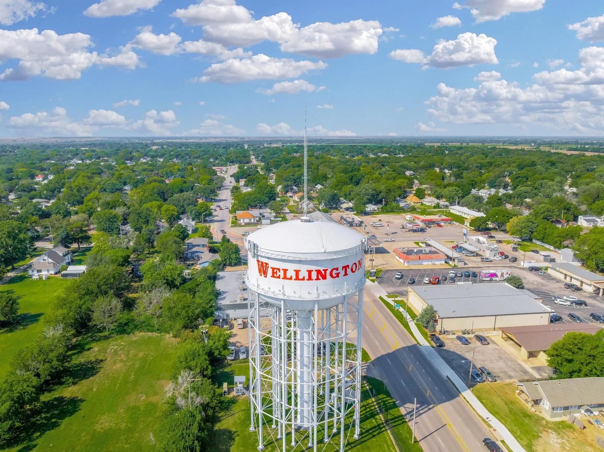 Wellington, Kansas 67152, United States, 3 Bedrooms Bedrooms, ,2 BathroomsBathrooms,Residential,Pending,222584