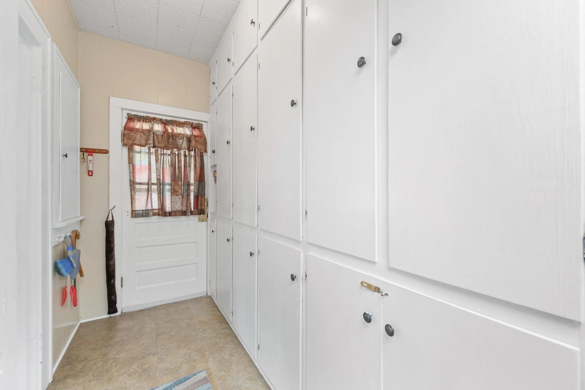 Wellington, Kansas 67152, United States, 3 Bedrooms Bedrooms, ,2 BathroomsBathrooms,Residential,Pending,222584