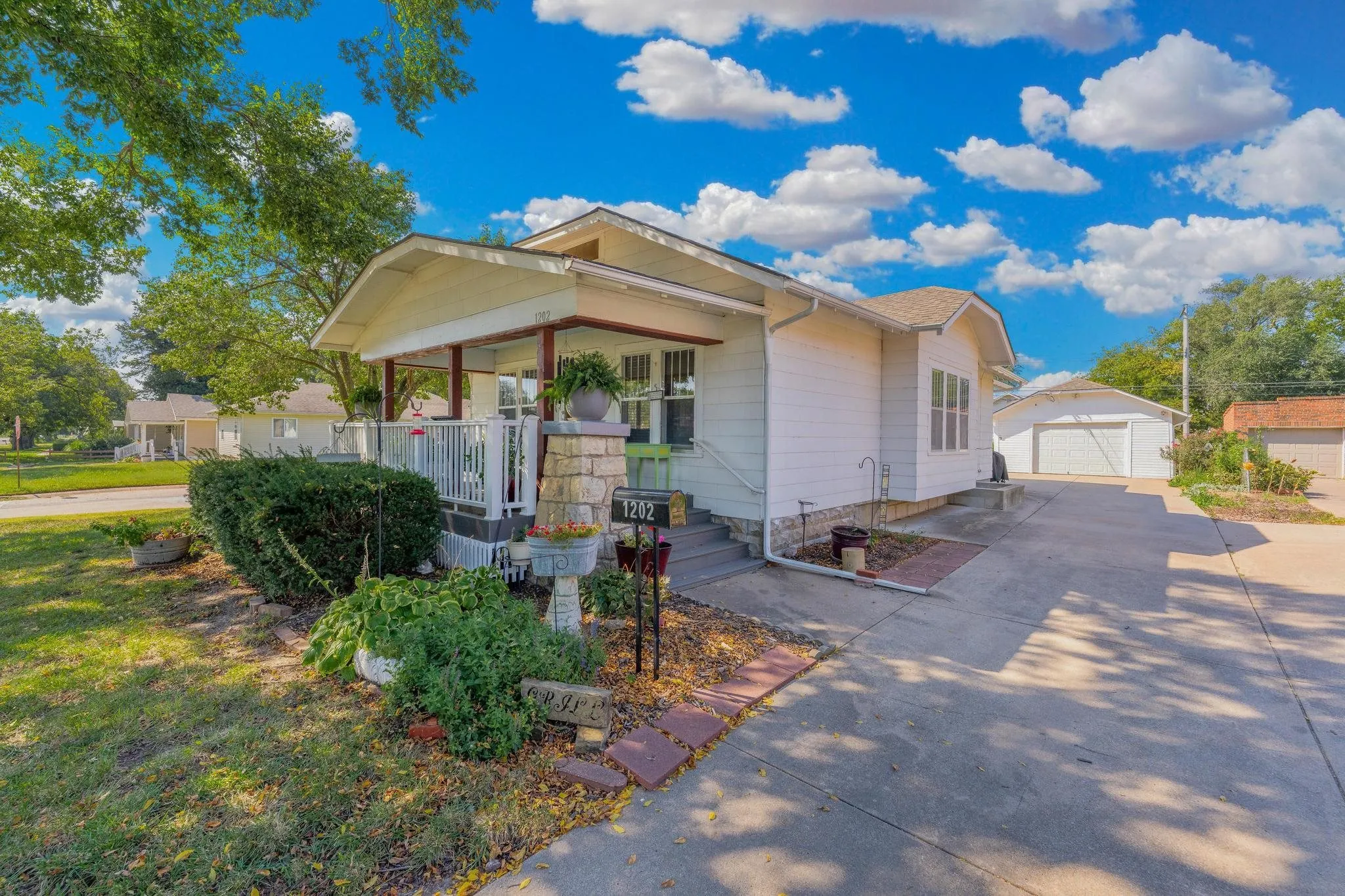 Wellington, Kansas 67152, United States, 3 Bedrooms Bedrooms, ,2 BathroomsBathrooms,Residential,Pending,222584