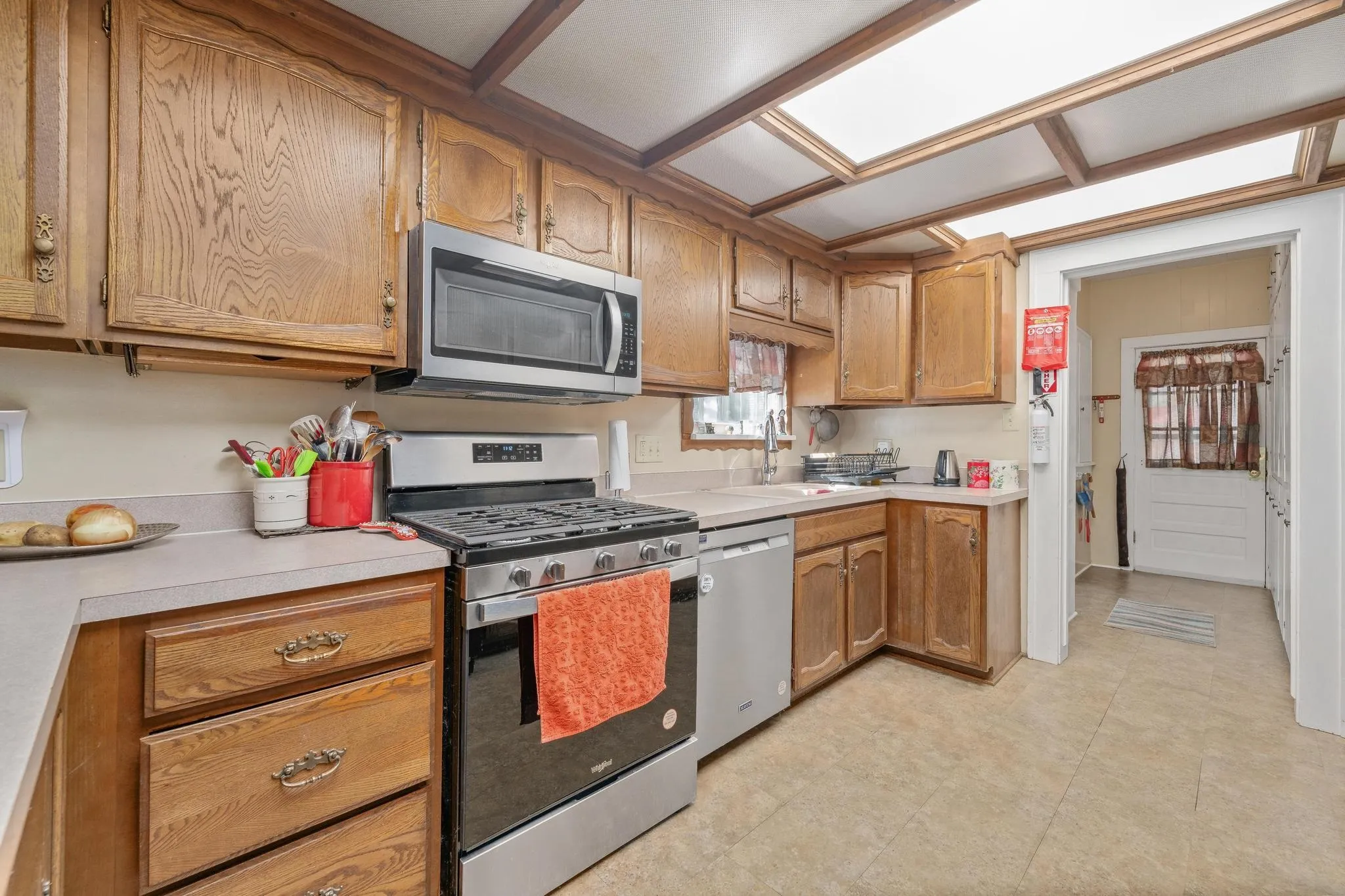 Wellington, Kansas 67152, United States, 3 Bedrooms Bedrooms, ,2 BathroomsBathrooms,Residential,Pending,222584