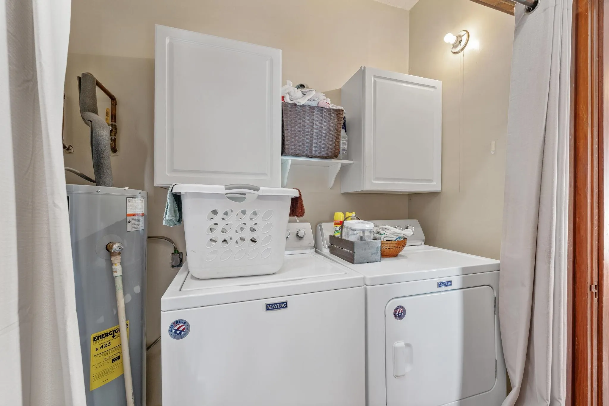 Wellington, Kansas 67152, United States, 3 Bedrooms Bedrooms, ,2 BathroomsBathrooms,Residential,Pending,222584