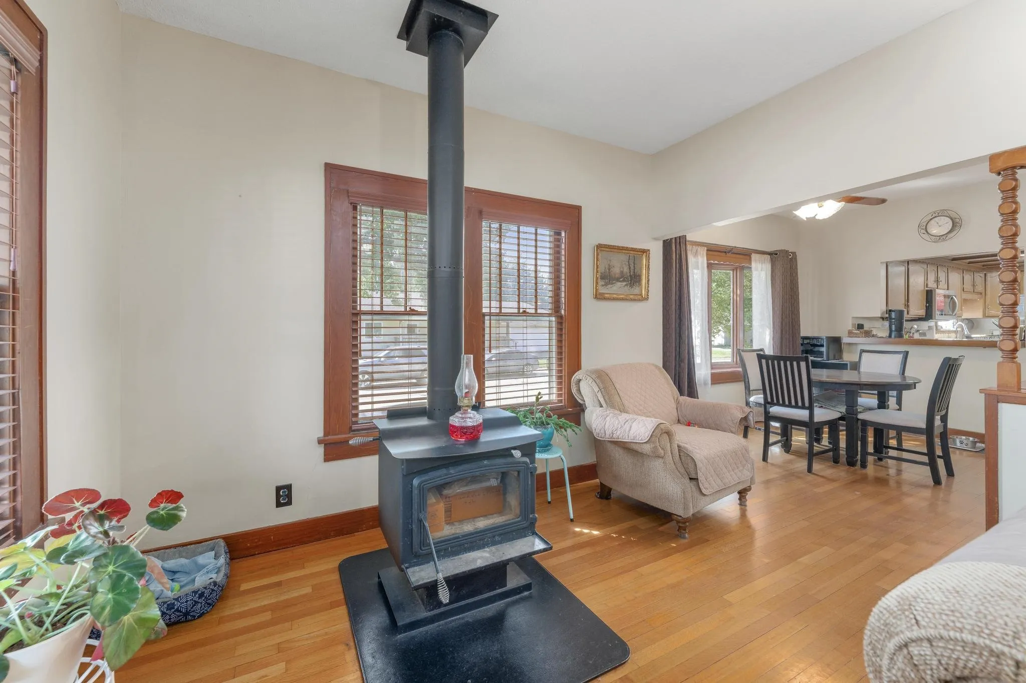 Wellington, Kansas 67152, United States, 3 Bedrooms Bedrooms, ,2 BathroomsBathrooms,Residential,Pending,222584