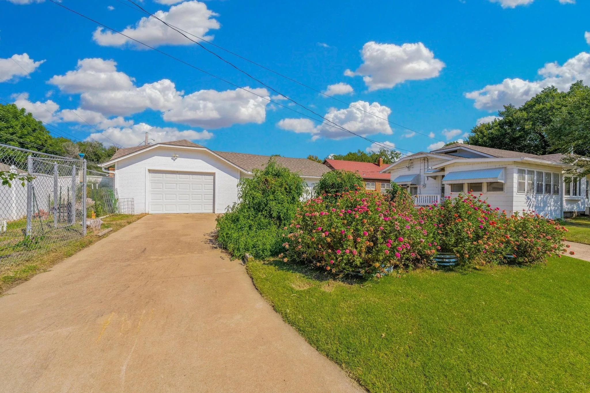 Wellington, Kansas 67152, United States, 3 Bedrooms Bedrooms, ,2 BathroomsBathrooms,Residential,Pending,222584