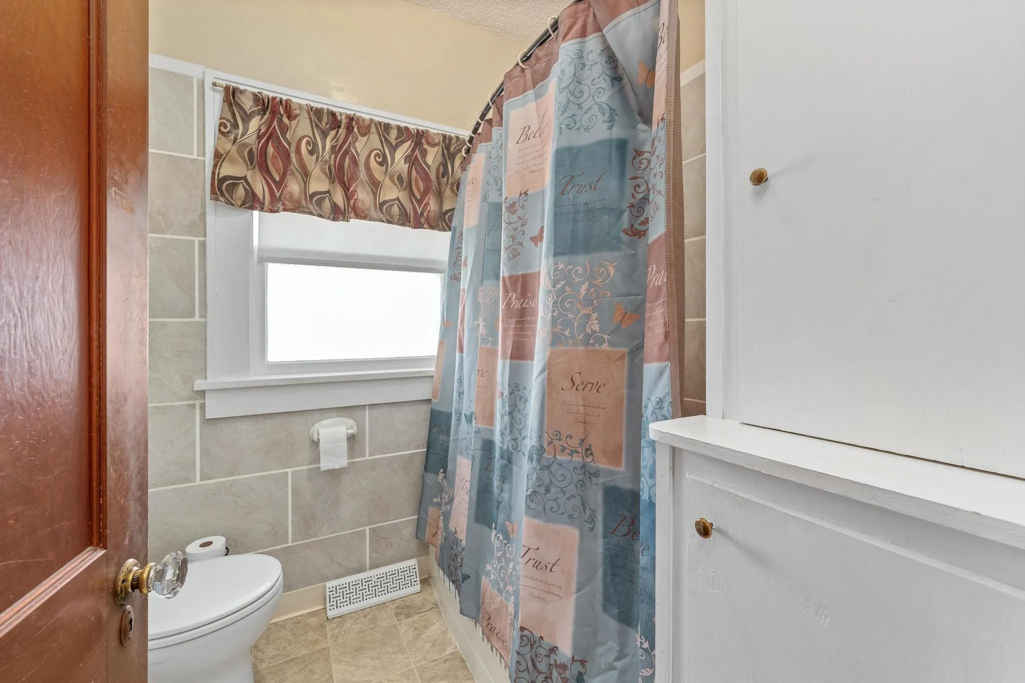 Wellington, Kansas 67152, United States, 3 Bedrooms Bedrooms, ,2 BathroomsBathrooms,Residential,Pending,222584